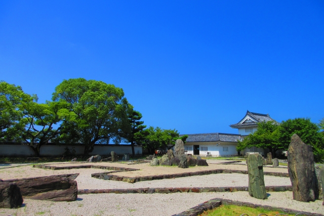 岸和田城庭園"八陣の庭"｜戦国武将の知恵が息づく美しい日本庭園の魅力と見どころ、拝観案内を徹底紹介