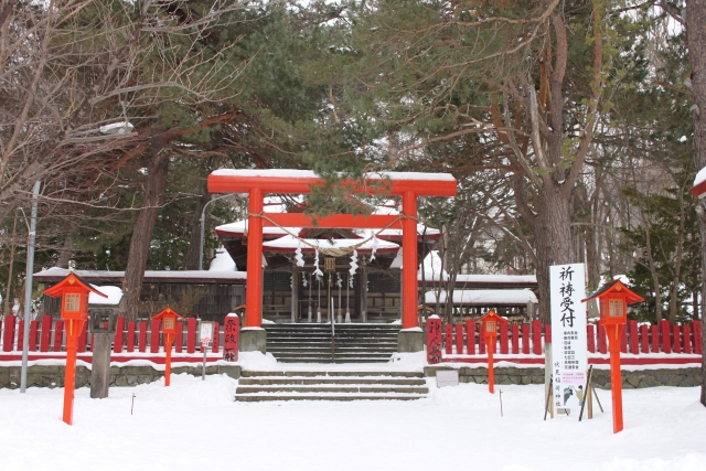 札幌伏見稲荷神社｜27基の朱い鳥居が美しい北海道のパワースポットの魅力と参拝ガイド