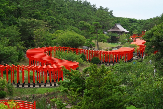 髙山稲荷神社｜神々しい千本鳥居の神社の歴史と見どころ、参拝情報を完全ガイド