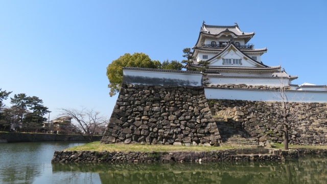 岸和田城庭園"八陣の庭"｜戦国武将の知恵が息づく美しい日本庭園の魅力と見どころ、拝観案内を徹底紹介