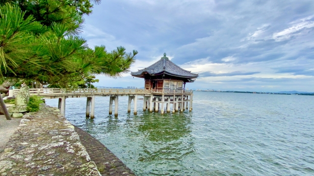 浮御堂（満月寺）｜琵琶湖に浮かぶ歴史ある古刹の魅力と見どころ、参拝案内を詳しく解説
