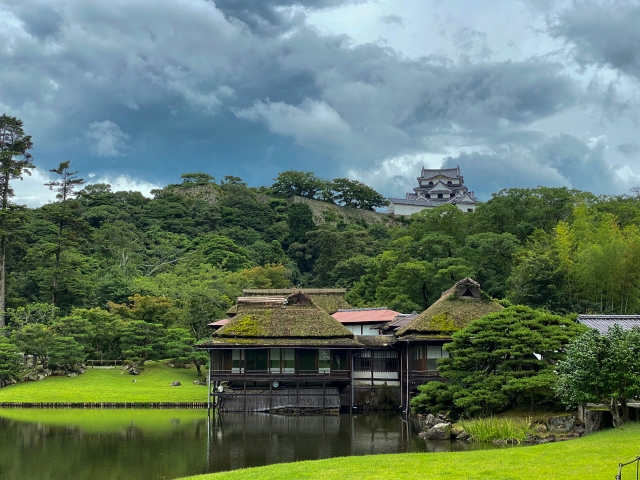 玄宮楽々園｜彦根城下に広がる美しい日本庭園の魅力と見どころ、拝観案内を徹底紹介