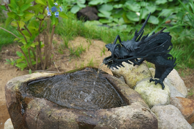 髙山稲荷神社｜神々しい千本鳥居の神社の歴史と見どころ、参拝情報を完全ガイド