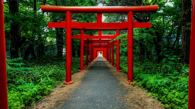札幌伏見稲荷神社｜27基の朱い鳥居が美しい北海道のパワースポットの魅力と参拝ガイド