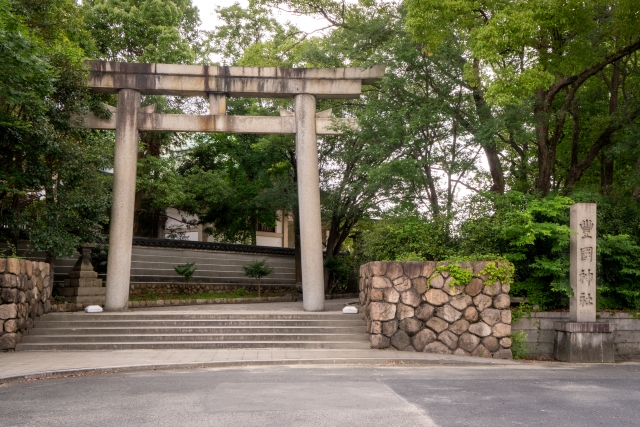 大阪城豊國神社庭園"秀石庭"｜昭和の名匠重森三玲が作庭した石庭の魅力と見どころを完全ガイド