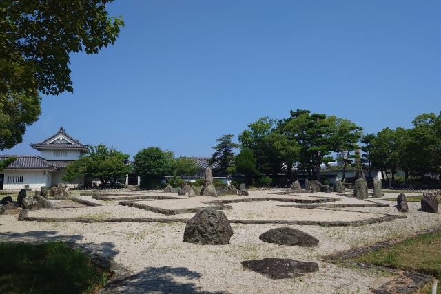 岸和田城庭園"八陣の庭"｜戦国武将の知恵が息づく美しい日本庭園の魅力と見どころ、拝観案内を徹底紹介