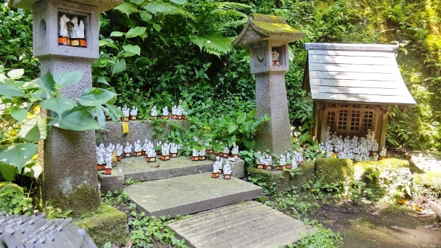 佐助稲荷神社｜出世開運のパワースポットとして名高い鎌倉の隠れ里の神社を完全ガイド