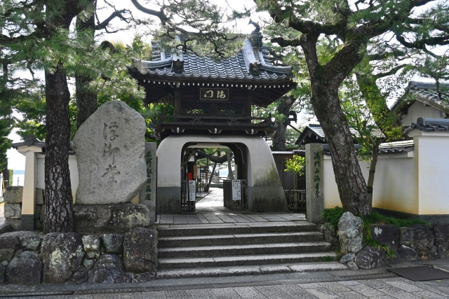 浮御堂（満月寺）｜琵琶湖に浮かぶ歴史ある古刹の魅力と見どころ、参拝案内を詳しく解説