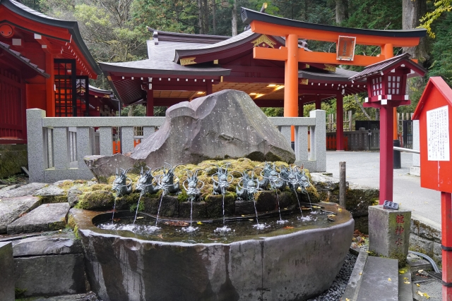 九頭龍神社本宮｜縁結びで名高い芦ノ湖畔の神社の歴史と見どころ、参拝情報を完全ガイド