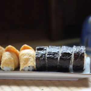 稲荷寿司とは？その魅力と歴史、特徴など詳しく解説（Shutterstock / contributor: 224074085）