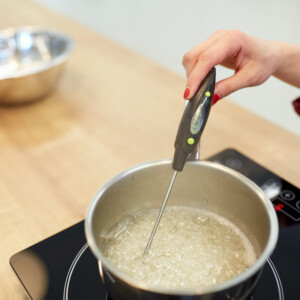 水飴とは？その魅力と歴史、特徴など詳しく解説（Shutterstock / contributor: 301539971）