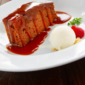 カルメ焼きとは？その魅力と歴史、おうちでの作り方など詳しく解説（Shutterstock / contributor: 223270637）