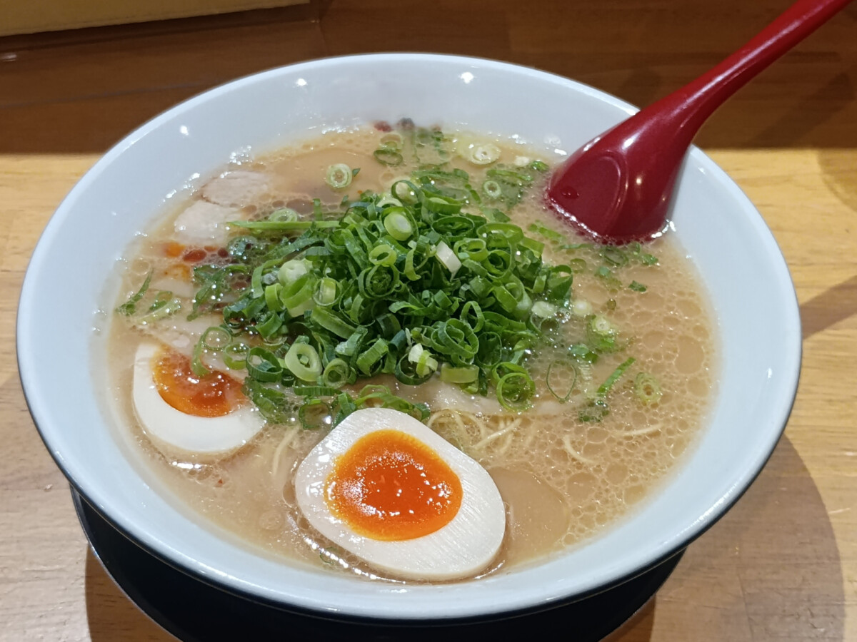 博多ラーメン、豚骨スープの魅力をひもとく