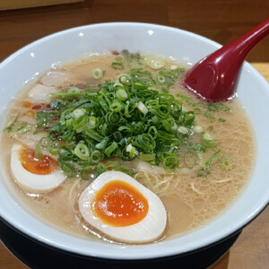 博多ラーメン、豚骨スープの魅力をひもとく