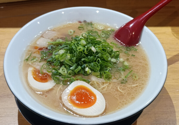 博多ラーメン、豚骨スープの魅力をひもとく