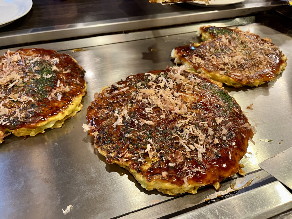 広島スタイルのお好み焼き入門。重ね焼きの魅力と、はじめての一枚の選び方