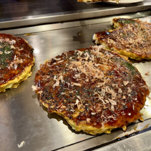 広島スタイルのお好み焼き入門。重ね焼きの魅力と、はじめての一枚の選び方