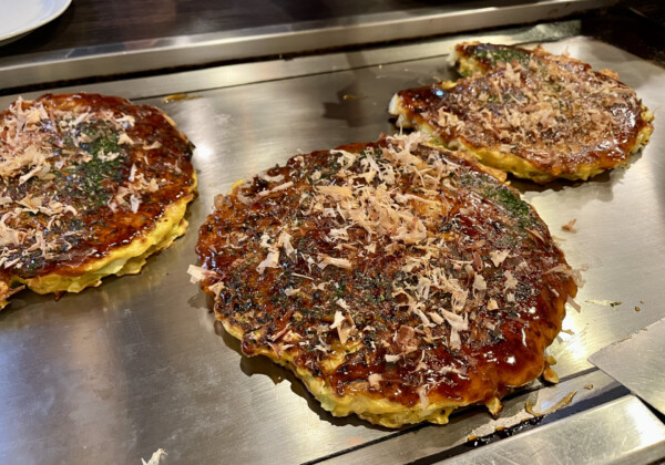 広島スタイルのお好み焼き入門。重ね焼きの魅力と、はじめての一枚の選び方