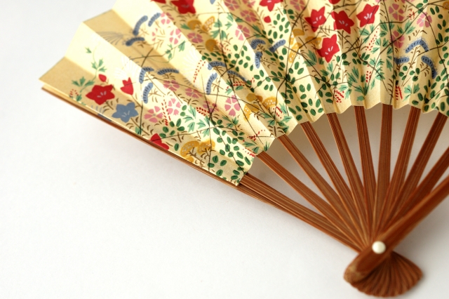京扇子の特徴と歴史を解説！伝統工芸品の魅力について学ぼう