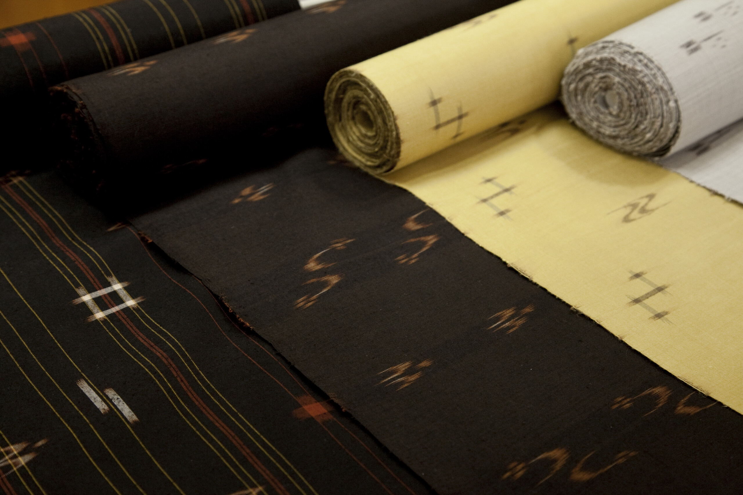 久米島紬とは？日本の伝統織物の魅力と歴史、特徴を解説 – わのっと