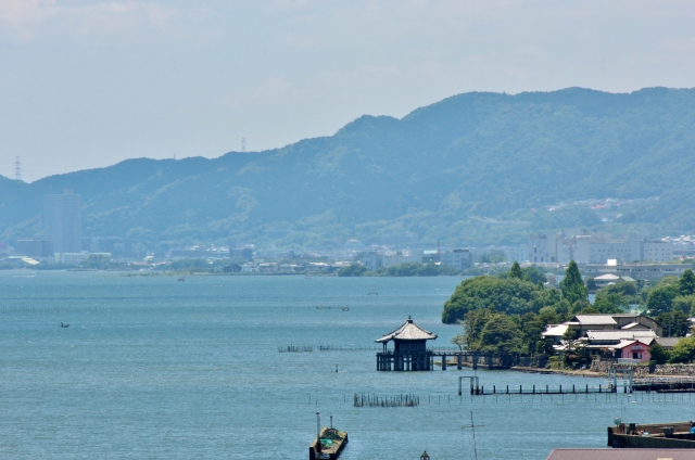 浮御堂(満月寺)|琵琶湖に浮かぶ歴史ある古刹の魅力と見どころ、参拝案内を詳しく解説