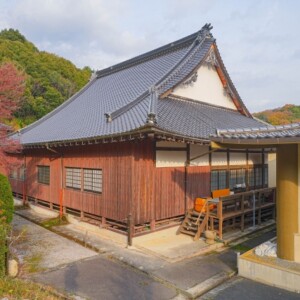 法明院庭園｜フェノロサが愛した琵琶湖借景の池泉回遊式庭園と三井寺最大規模の名園を完全ガイド
