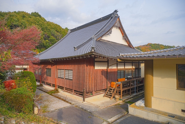 法明院庭園｜フェノロサが愛した琵琶湖借景の池泉回遊式庭園と三井寺最大規模の名園を完全ガイド