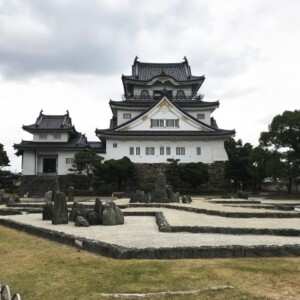 岸和田城庭園"八陣の庭"｜戦国武将の知恵が息づく美しい日本庭園の魅力と見どころ、拝観案内を徹底紹介