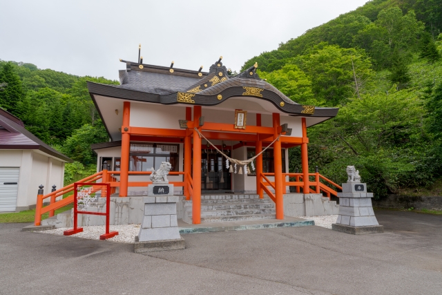 羅臼神社|知床の総鎮守として守る神社の歴史と見どころ、参拝情報を完全ガイド