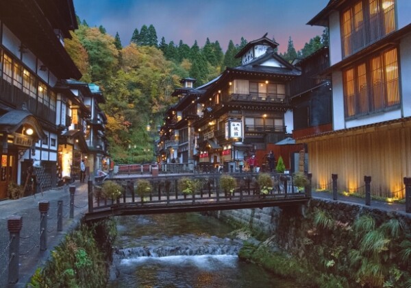 銀山温泉｜大正ロマンの街並みと歴史、見どころ、参拝情報を完全ガイド