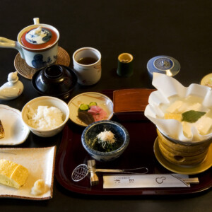 天丼の基本レシピ｜江戸から続く庶民の味をおうちで楽しむ方法（<a href="//commons.wikimedia.org/wiki/User:MichaelMaggs" title="User:MichaelMagg, CC BY-SA 3.0）