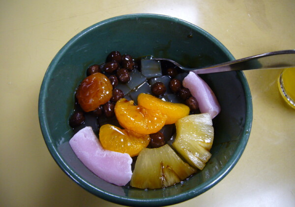 みつ豆とは？その魅力と歴史、特徴など詳しく解説（<a rel="nofollow" class="external text" href="https://www.flickr.com/photos/s_e_, CC BY 2.0）