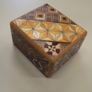 箱根寄木細工とは？その魅力と歴史、特徴など詳しく解説（Rama, CeCILL）