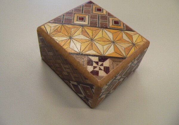 箱根寄木細工とは？その魅力と歴史、特徴など詳しく解説（Rama, CeCILL）