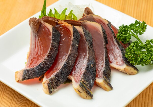 高知・鰹のたたきを知る旅へ。初鰹・戻り鰹・藁焼きの魅力をまとめて案内します