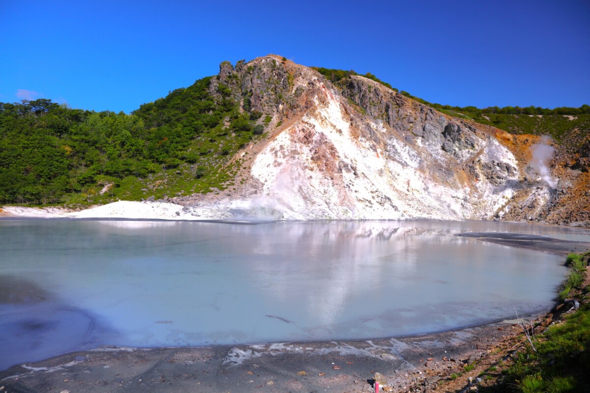 「温泉のデパート」登別温泉へ。9つの泉質と地獄谷が教えてくれること