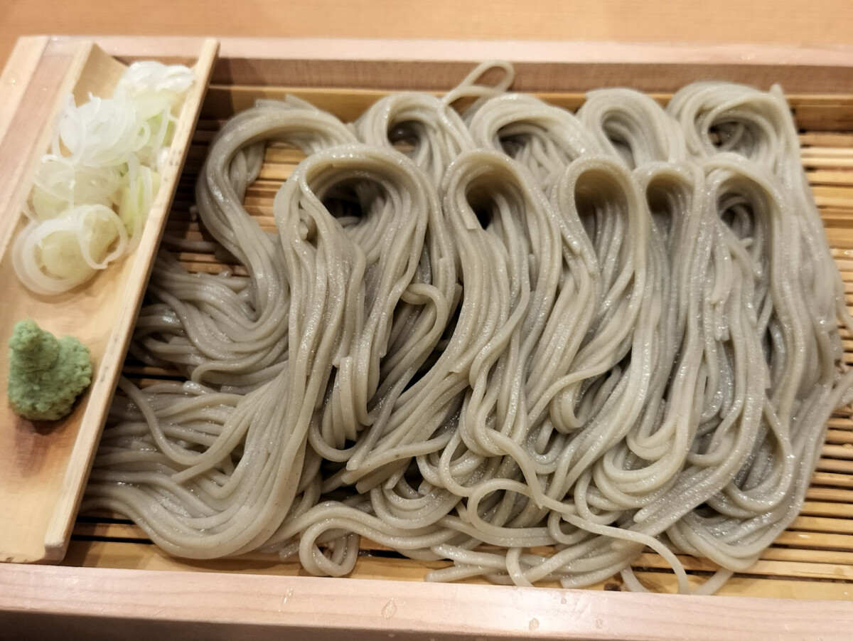 へぎそばとは。新潟・魚沼が生んだ、織物から生まれた一皿