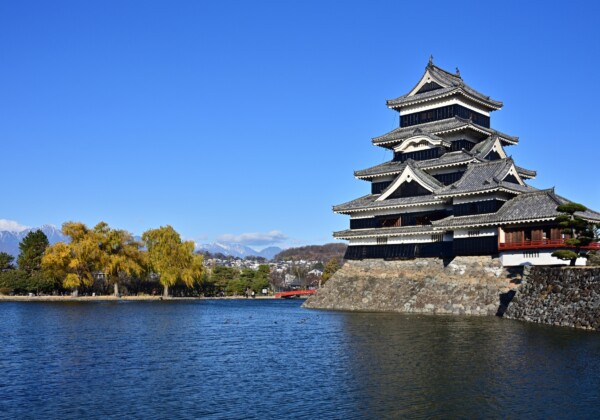 松本の城下町をめぐる。国宝の天守が待つ、信州の旅案内