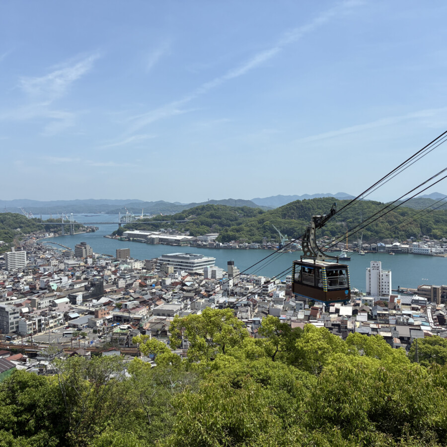 坂道を歩けば、尾道がわかる。路地と寺と海が重なる町の楽しみ方