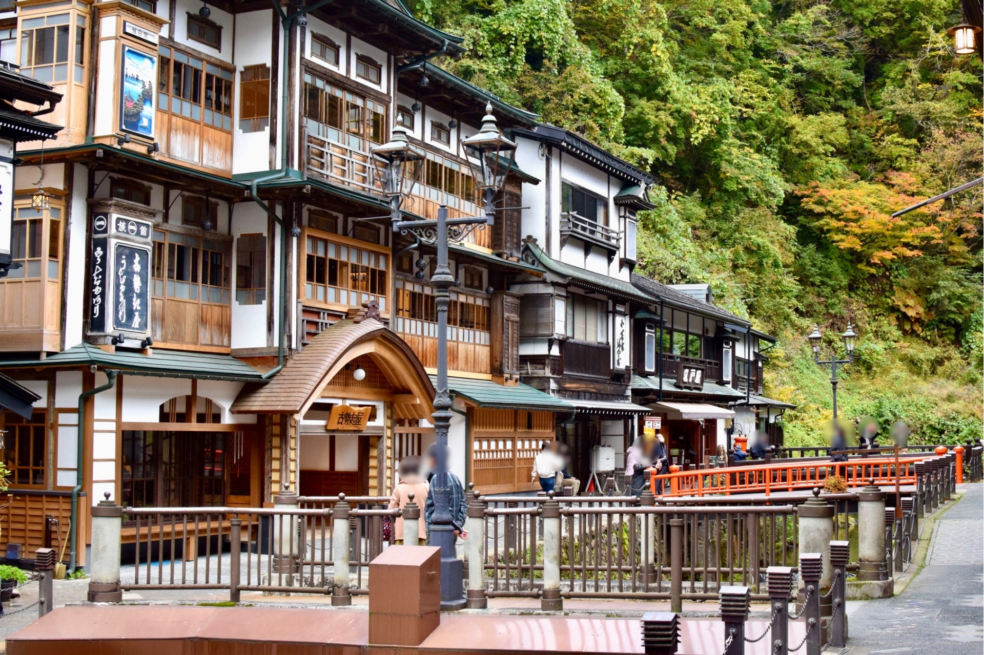 銀山温泉の魅力と見どころ。大正ロマンの湯の町を歩く
