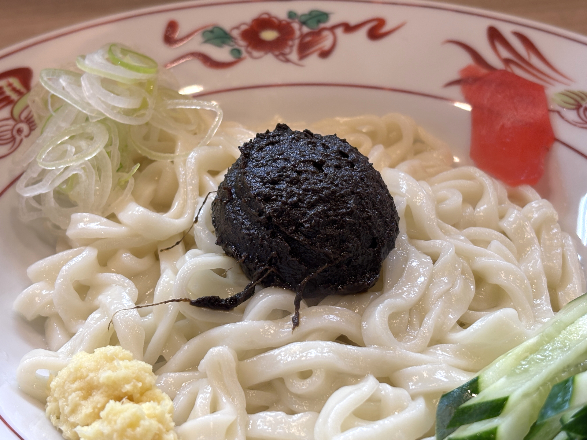はじめての盛岡じゃじゃ麺。平打ち麺と肉味噌が織りなすソウルフードの味わい