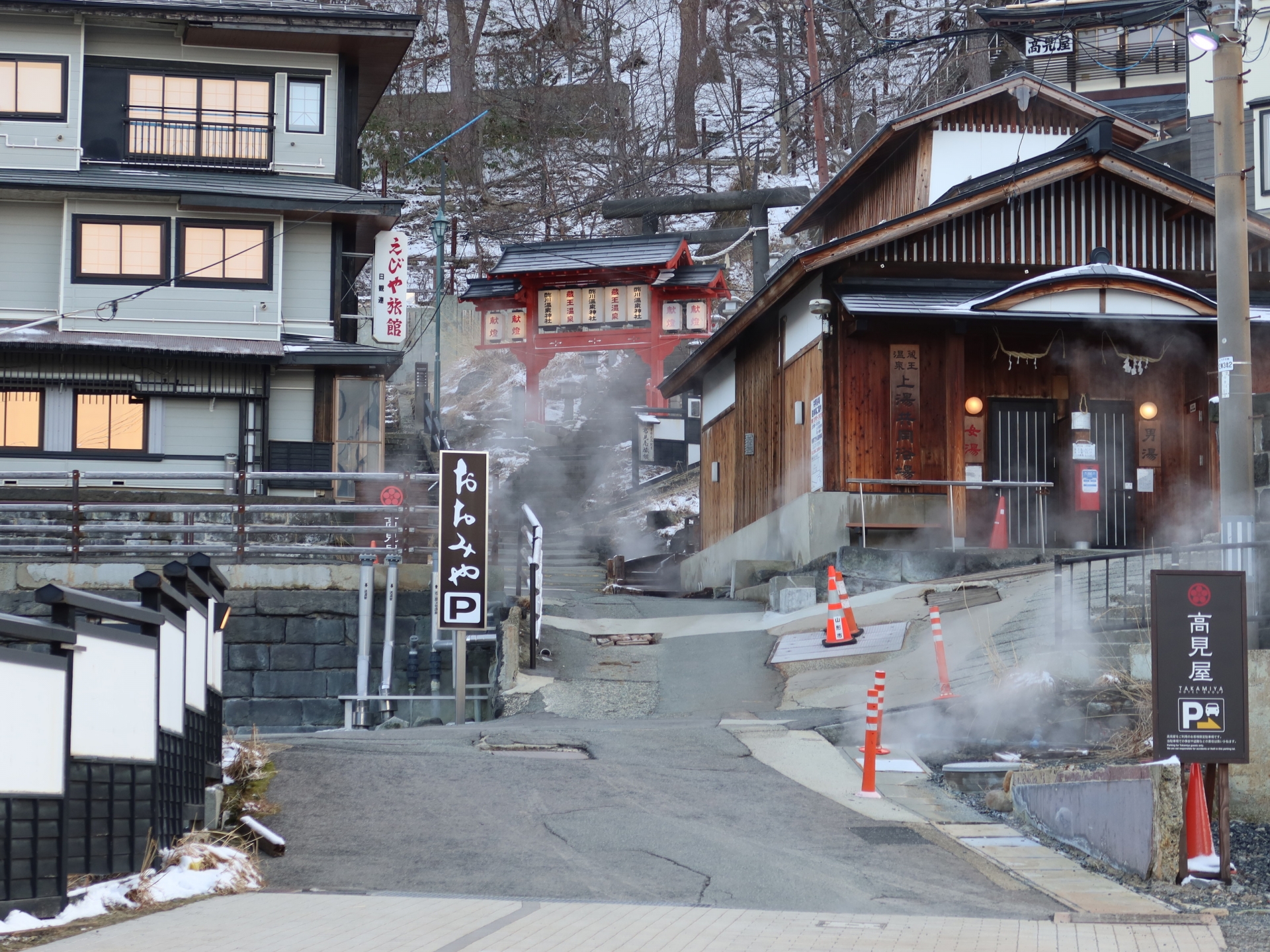 蔵王温泉へ、雪と硫黄の秘境を訪ねる旅