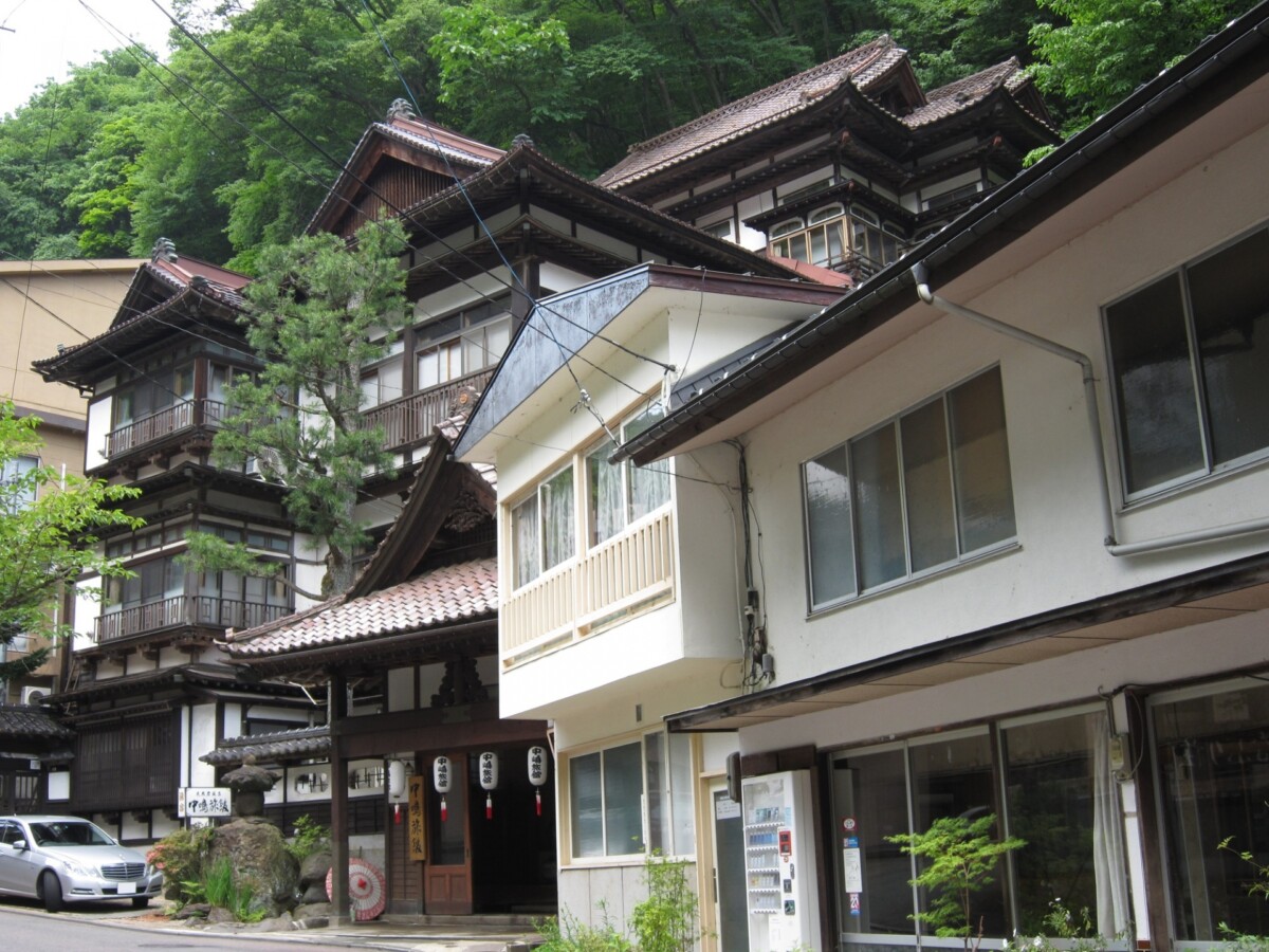 花巻温泉郷の湯めぐり 宮沢賢治が愛した岩手の温泉地を訪ねる