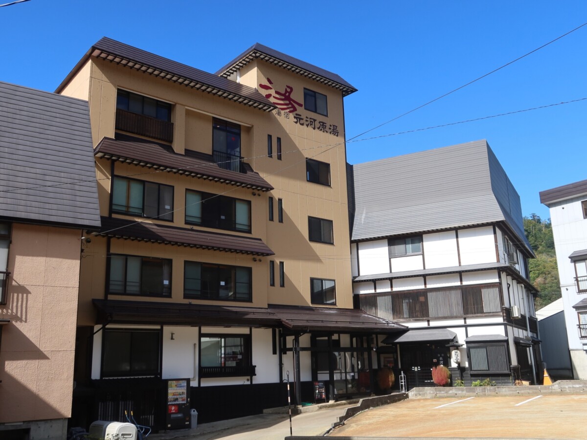 肘折温泉の朝市。秘湯の里で出会う早朝のにぎわい