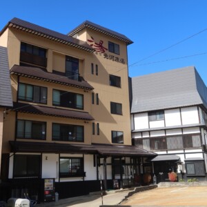肘折温泉の朝市。秘湯の里で出会う早朝のにぎわい