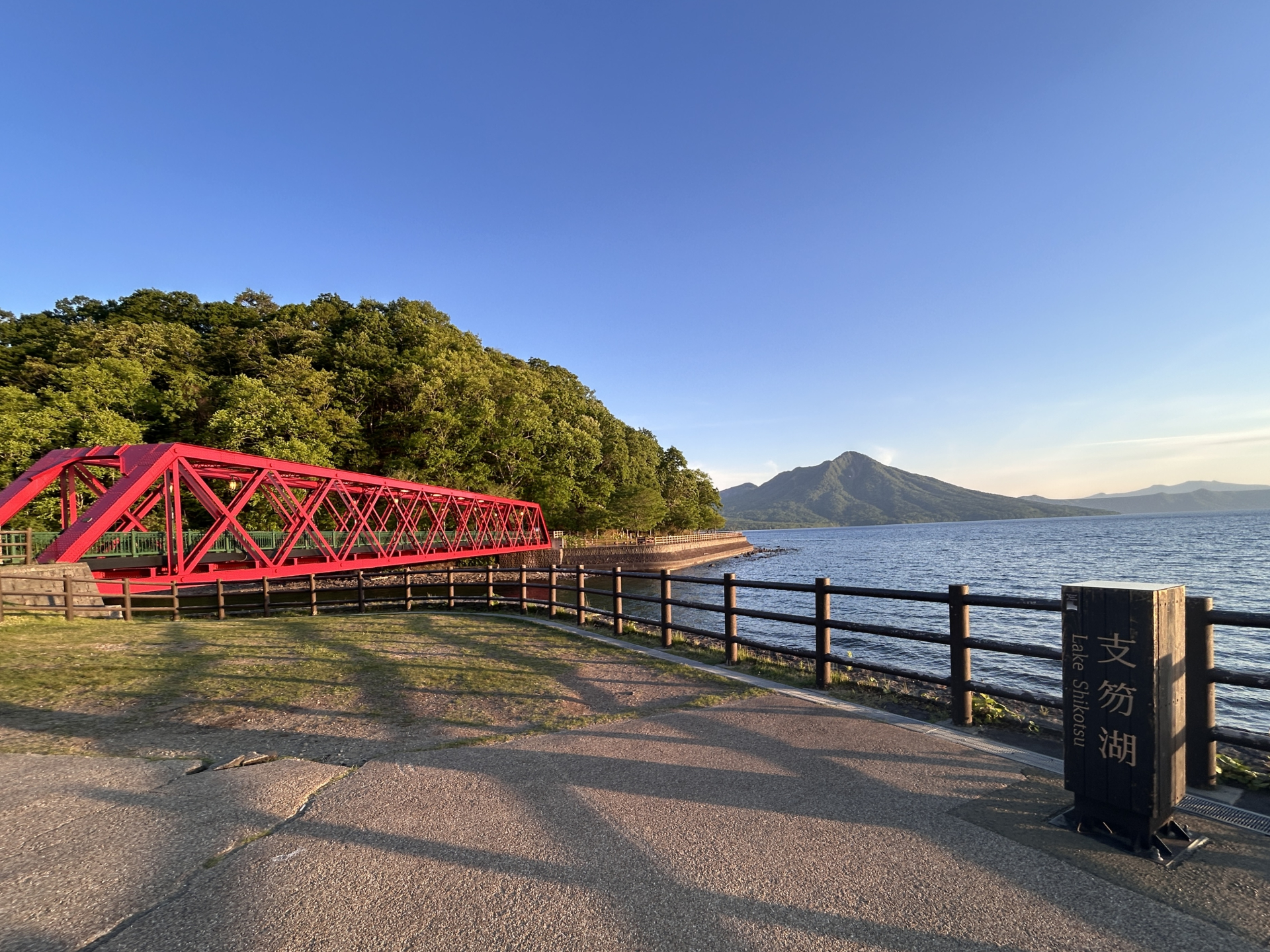 支笏湖はなぜ凍らないのか。日本最北の不凍湖をめぐる、北海道千歳の静かな絶景