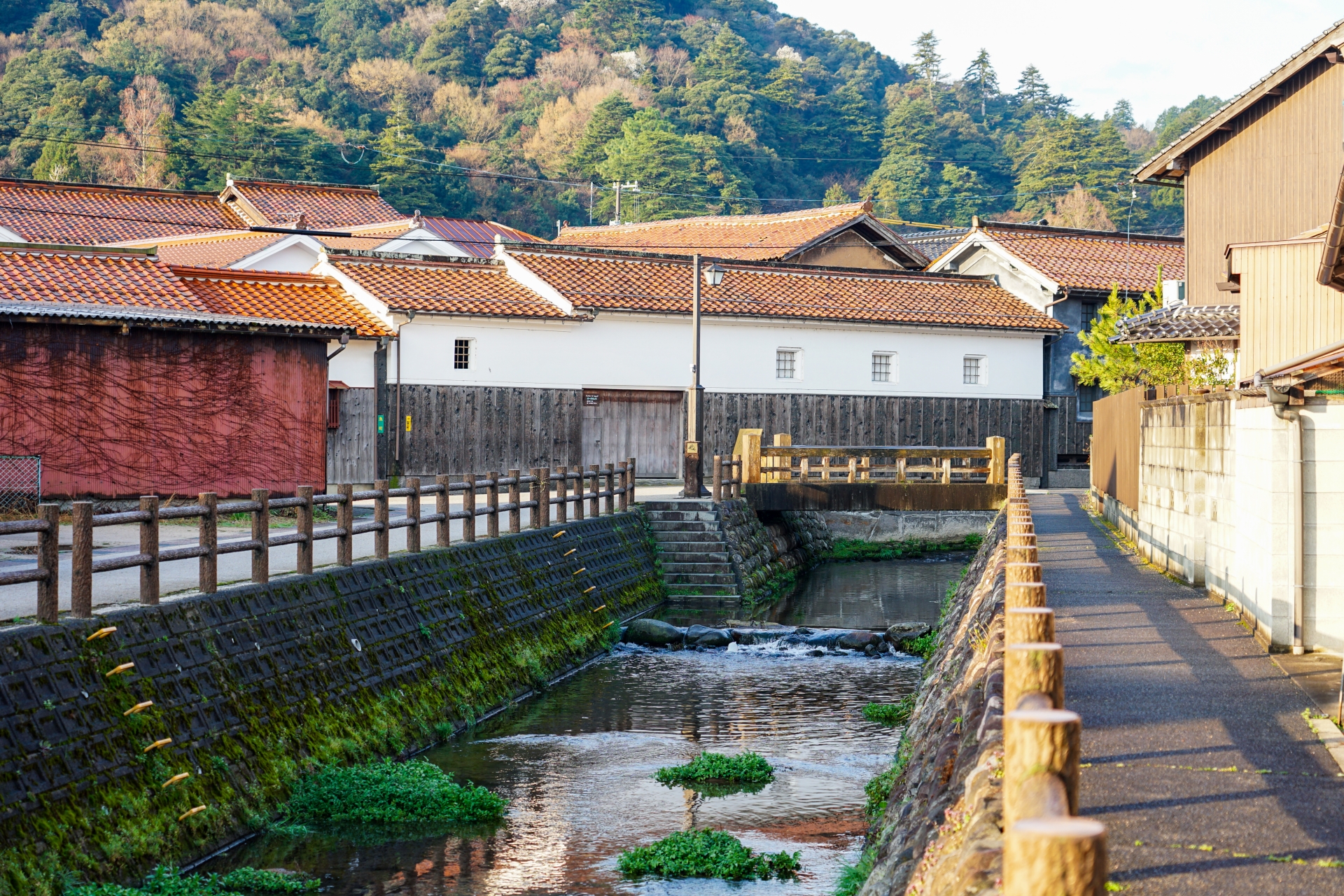 山陰旅行で出会いたい町並み 倉吉 白壁土蔵群さんぽガイド