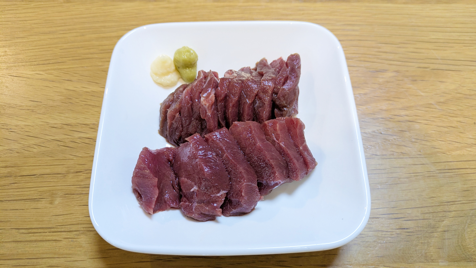 熊本の馬刺しに息づく物語。歴史とともに楽しむ、桜色の郷土料理