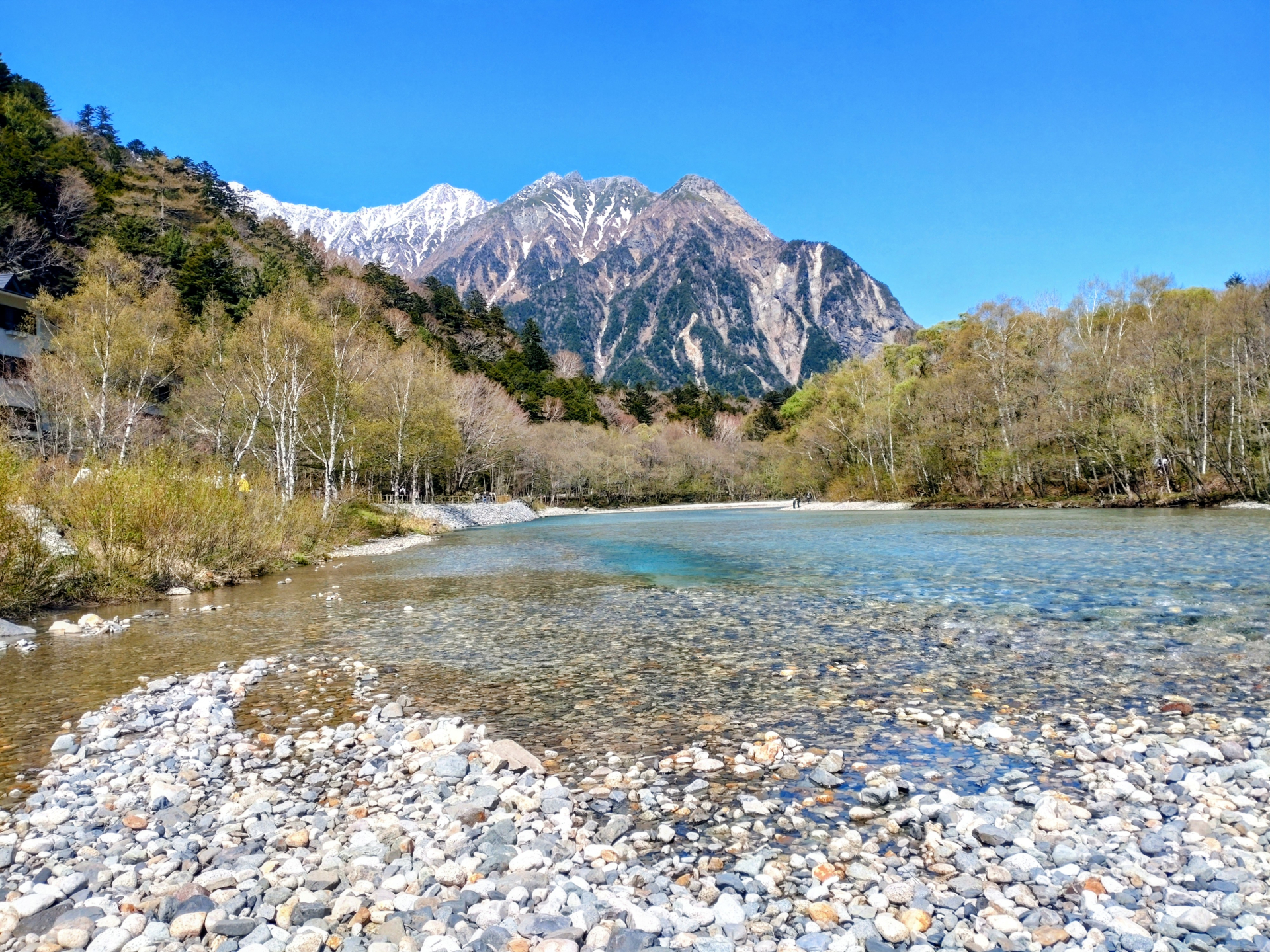上高地・梓川の絶景散策 心が澄んでいく水辺の道しるべ