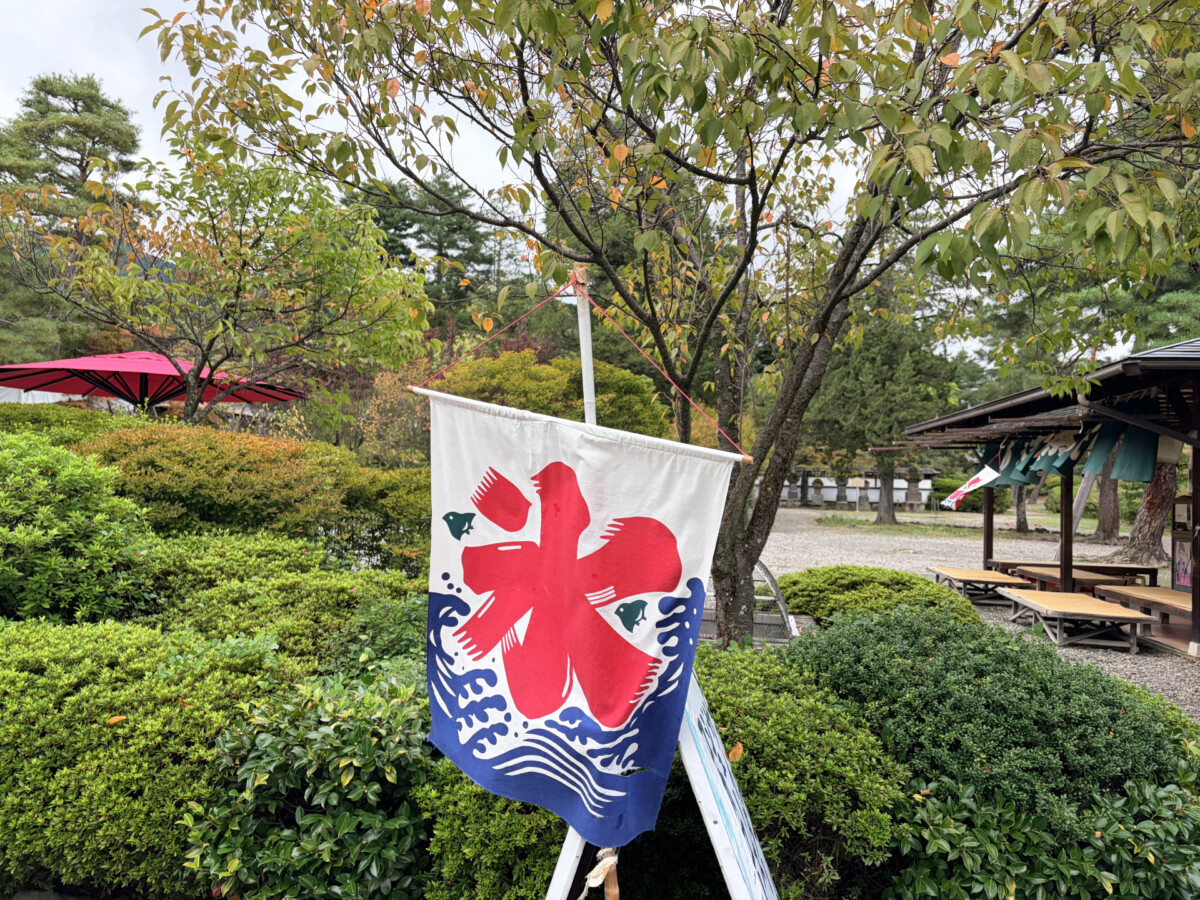 十日町明石ちぢみ。新潟の雪国が育てた、涼やかな絹の物語